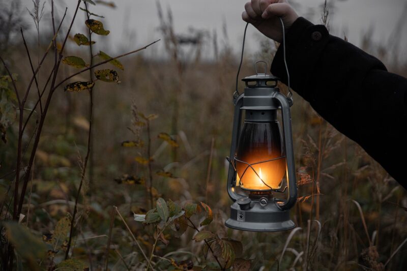 What should I look for in a camping lantern? (Beginners Guide)
